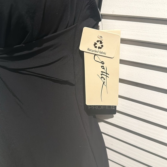 🌸🌸NWT Gottex One piece black bathing suit with Goldtone across the front. - Picture 7 of 7